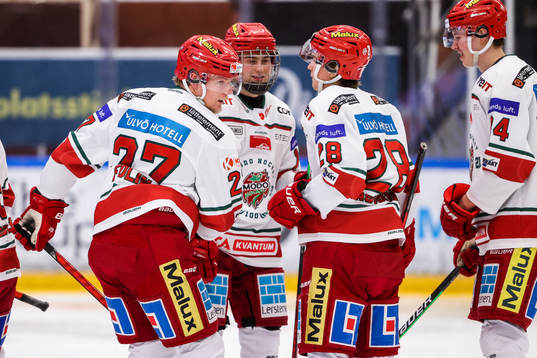 Modos Niklas Folin jublar