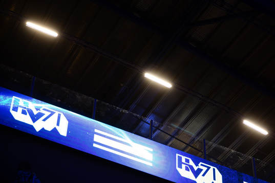 HV71s logotyp på en LED-skärm