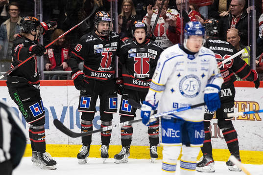 Örebros Nicholas Halloran jublar