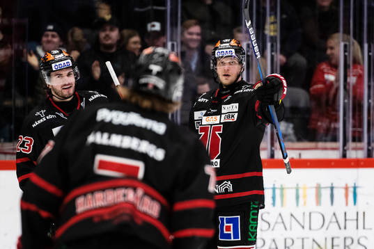 Örebros Petr Zámorský och Juuso Puustinen jublar