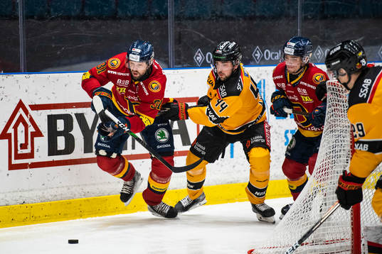 Djurgårdens Dick Axelsson och Luleås Jonathan Andersson