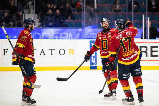 Djurgårdens Dick Axelsson och Marc-Andre Gragnani jublar