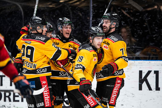 Luleås Konstantin Komarek jublar
