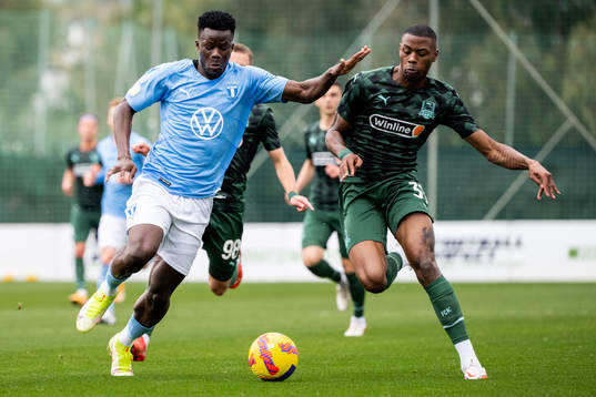 Malik Abubakari of Malmö FF and Kaio of Krasnodar