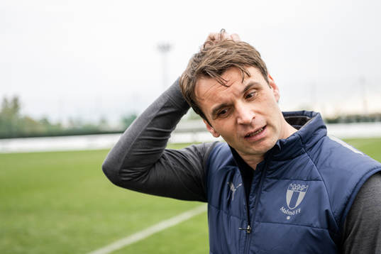 Head coach Milos Milojevic  of Malmö FF talks with the
