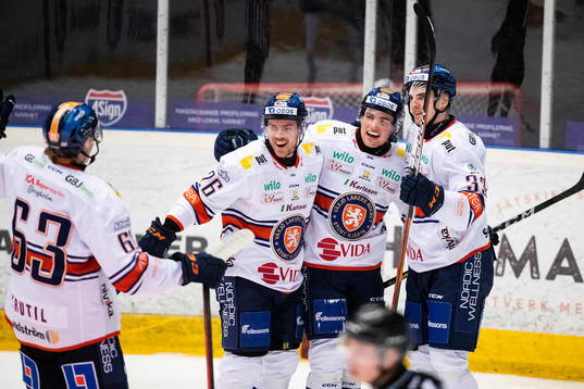 Växjös Glenn Gustafsson jublar