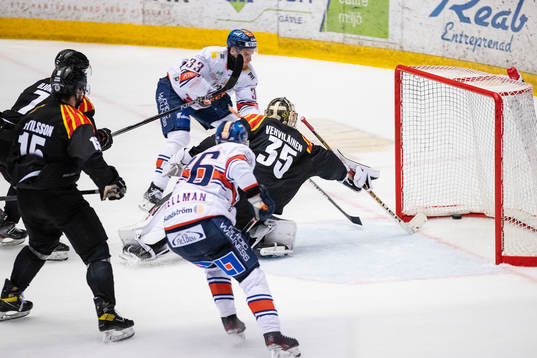 Brynäs målvakt Veini Vehviläinen släpper in 1-5