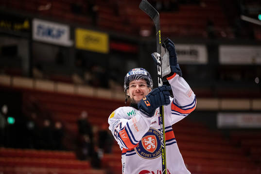 Växjös Robert Rosén jublar