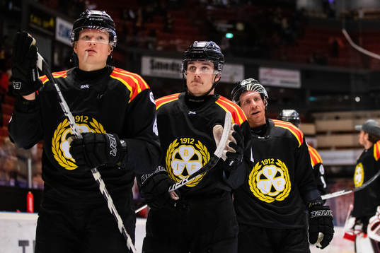 Brynäs Julius Bergman, Oscar Birgersson och Chay Genoway