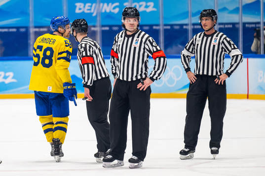 Anton Lander of Sweden in a discussion with the referees