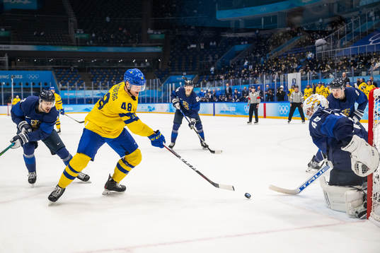 Carl Klingberg of Sweden with a chance against goaltender