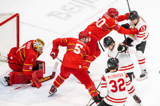 Aoxibofu Dannisi of China and Kent Johnson of Canada in an