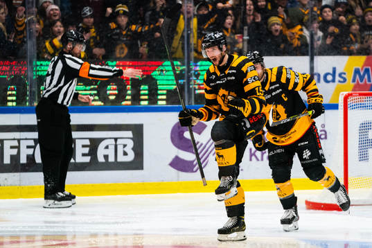 Skellefteås Melker Karlsson jublar