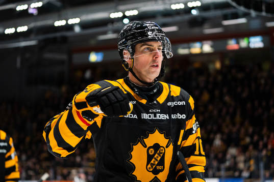 Skellefteås Joakim Lindström jublar