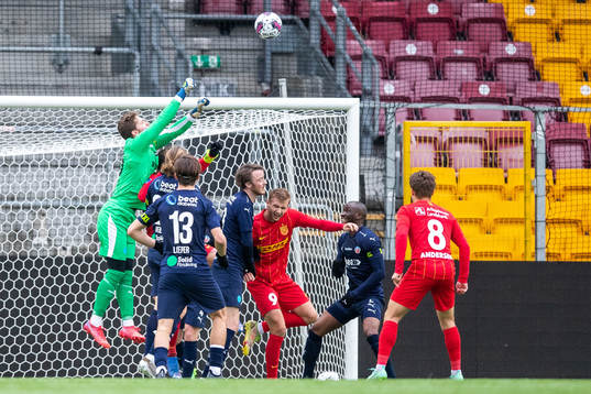 Helsingborgs målvakt Kalle Joelsson, Rasmus Jönsson och