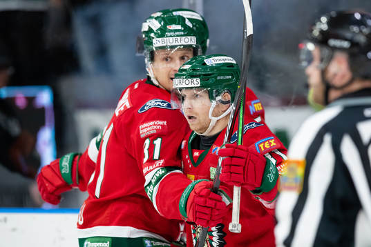 Frölundas Ryan Lasch jublar med lagkamrater