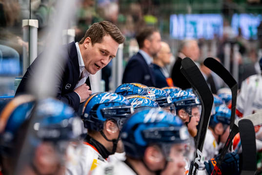 Växjös tränare Sam Hallam