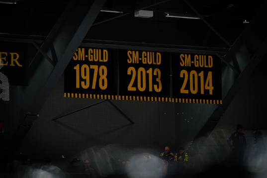 Banderoller med SM-gulden 1978, 2013 och 2014