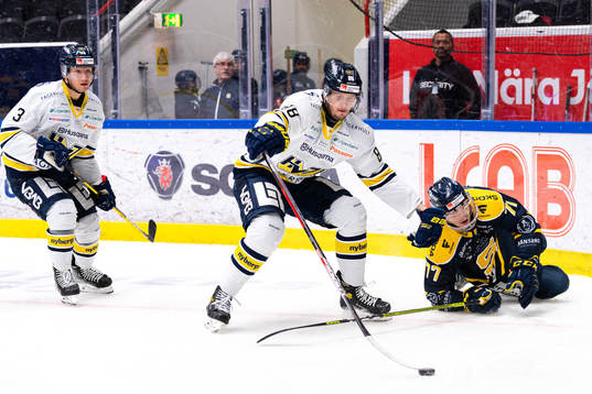 s Daniel Bertov och Jesper Kokkonen i en kamp mot