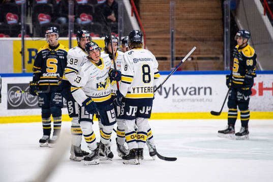 s Måns Lindbäck jublar
