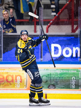 Södertäljes Jacob Dahlström jublar