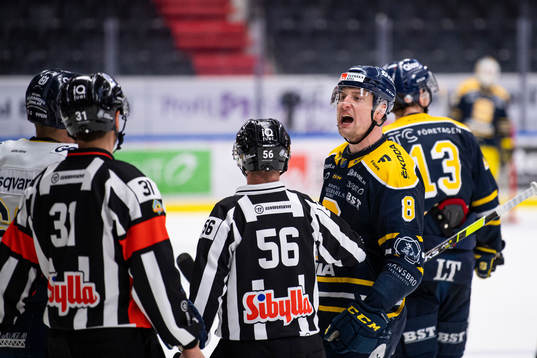 Södertäljes Alexander Anderberg reagerar