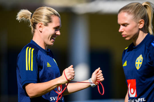 Goalkeeper Jennifer Falk and Jonna Andersson