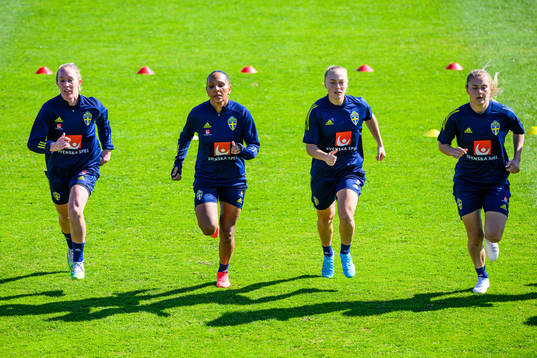 Julia Roddar, Madelen Janogy, Hanna Bennison and Amanda