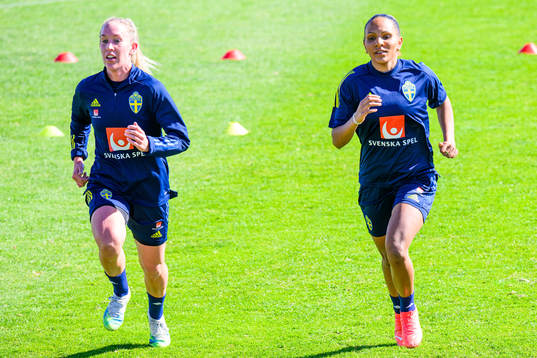 Julia Roddar and Madelen Janogy