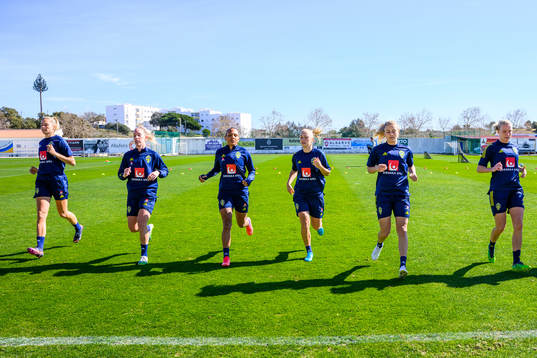 Players of Sweden warm up
