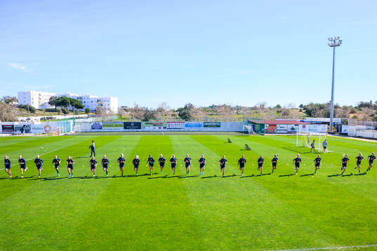 Players of Sweden warm up