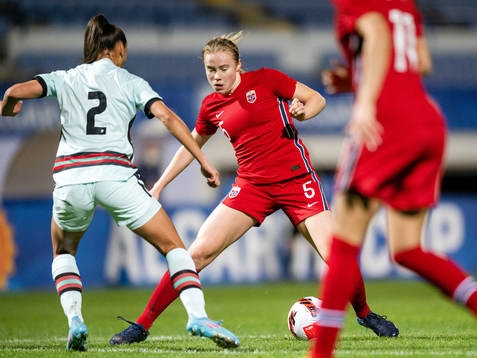 Catarina Amado of Portugal and Julie Blakstad of Norway
