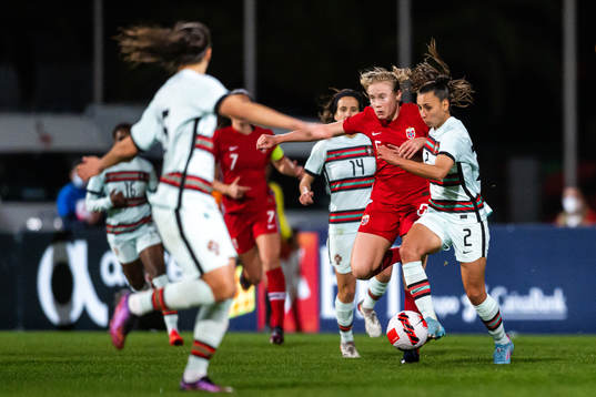 Julie Blakstad of Norway and Catarina Amado of Portugal
