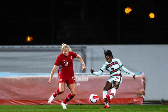 Guro Bergsvand of Norway and Diana Silva of Portugal
