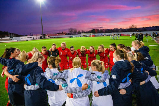 Players of Norway gather