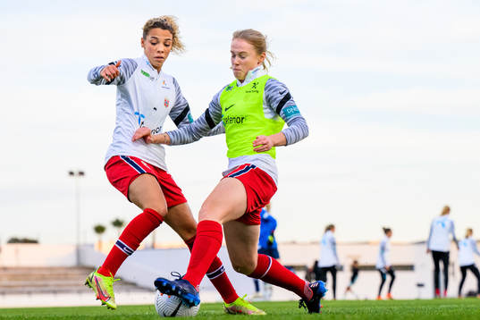 Celin Bizet Ildhusøy and Julie Blakstad
