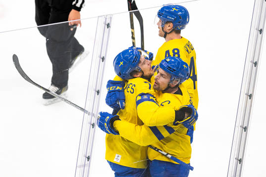 Henrik Tömmernes and Anton Lander of Sweden celebrate the