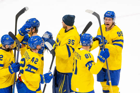 Jacob de la Rose of Sweden celebrates