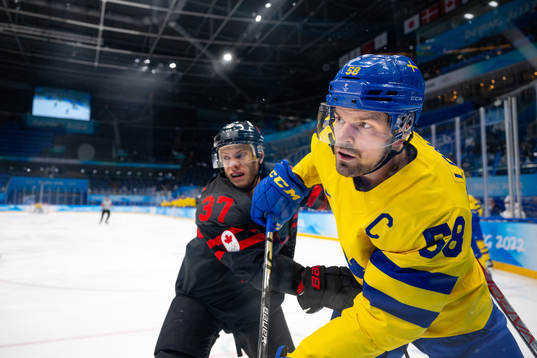 Mat Robinson of Canada and Anton Lander of Sweden in the