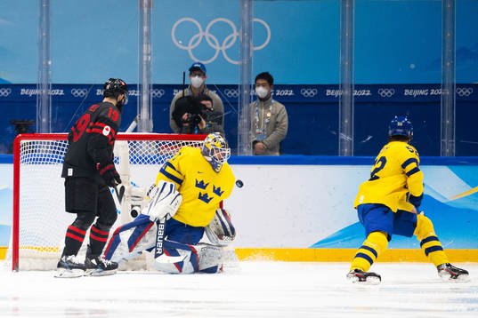 Goaltender Lars Johansson of Sweden in the men’s ice