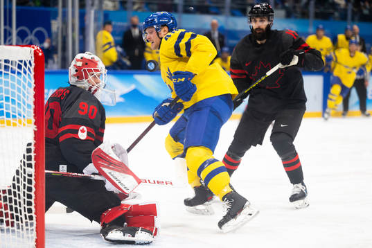 Carl Klingberg of Sweden against goaltender Matt Tomkins