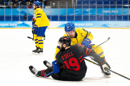 Eric O'dell of Canada and Anton Lander of Sweden in the
