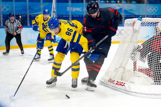 Mathias Bromé of Sweden and Morgan Ellis of Canada in the
