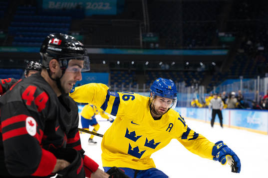 Mark Barberio of Canada and Marcus Krüger of Sweden in the