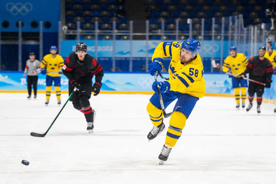 Anton Lander of Sweden scores the 2-0 goal in the men’s