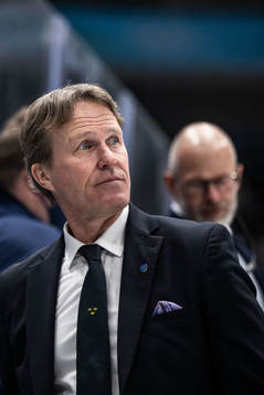Head coach Johan Garpenlöv of Sweden