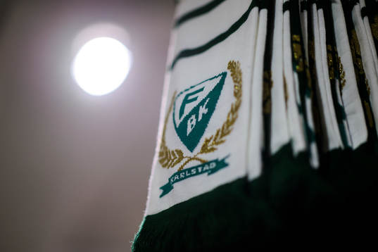 Halsduk med Färjestads logotyp på