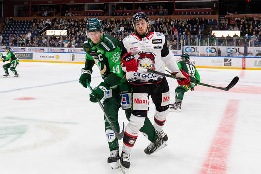 Färjestads Victor Ejdsell och Malmö Redhawks Carl Persson