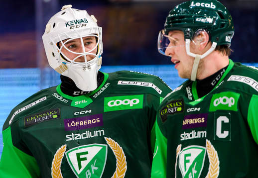 Färjestads målvakt Dennis Hildeby och Victor Ejdsell