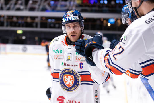 Växjös Erik Josefsson jublar